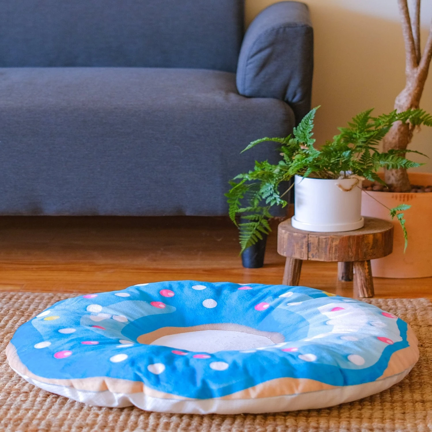 HappyCare Textiles 3D Realistic Donut Print Bolster Dog Bed 4 HappyCare Textiles 3D Realistic Donut Print Bolster Dog Bed - Image 4