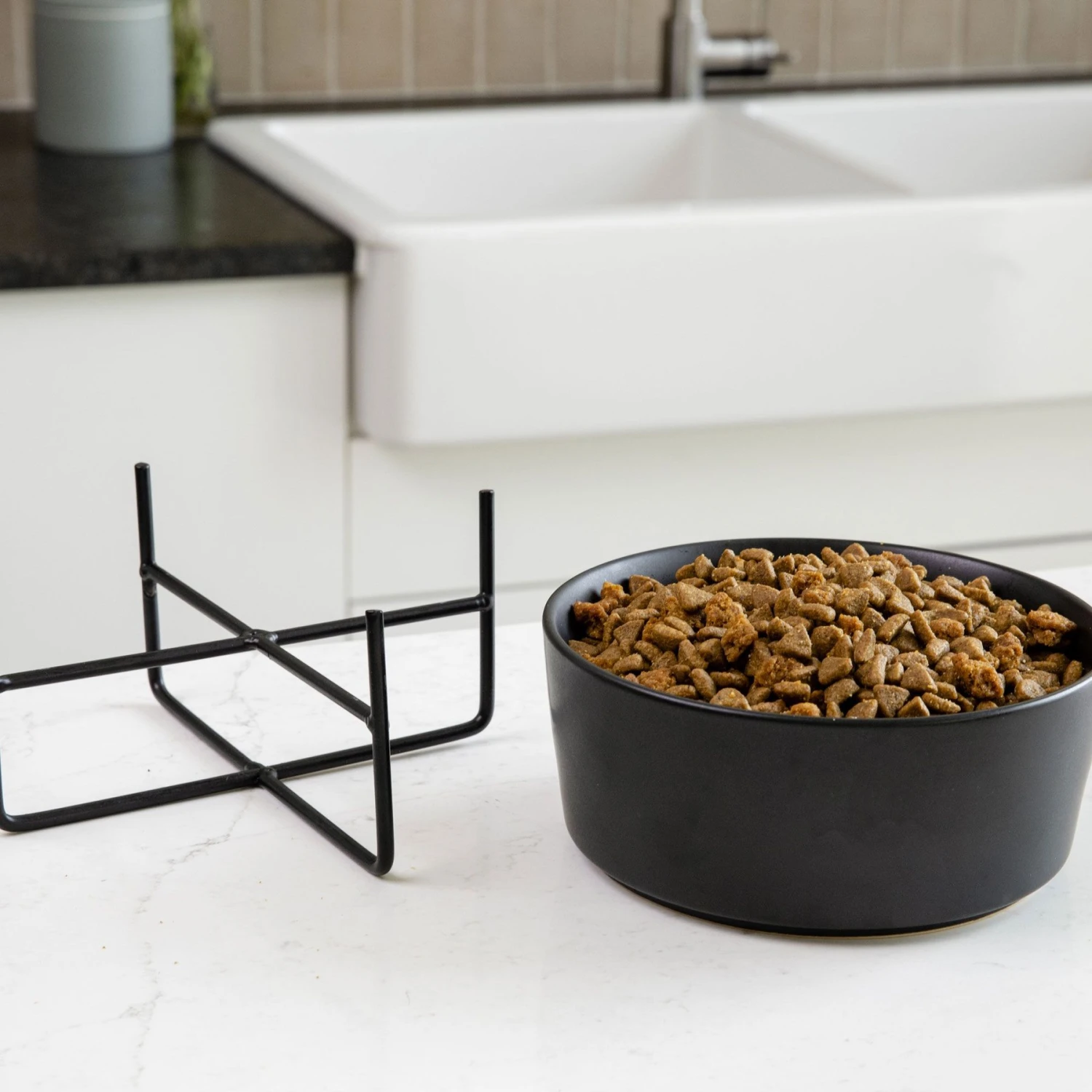 Waggo Simple Solid Iron Dog & Cat Bowl Stand 2 Waggo Simple Solid Iron Dog & Cat Bowl Stand - Image 2